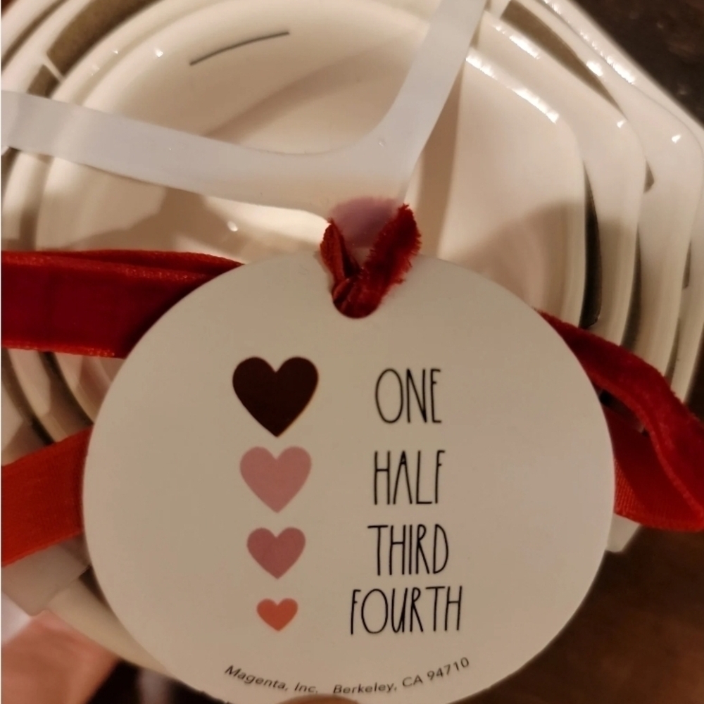 NWT Rae Dunn Puffy Heart Measuring Cups - Picture 2 of 4